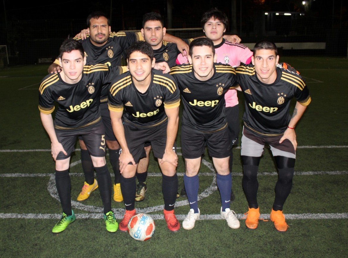 Sorprendió al campeón con uno menos