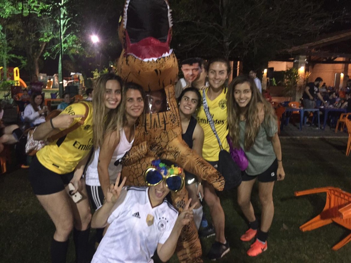 Juventud y primavera: Festejo de las flores del Exa