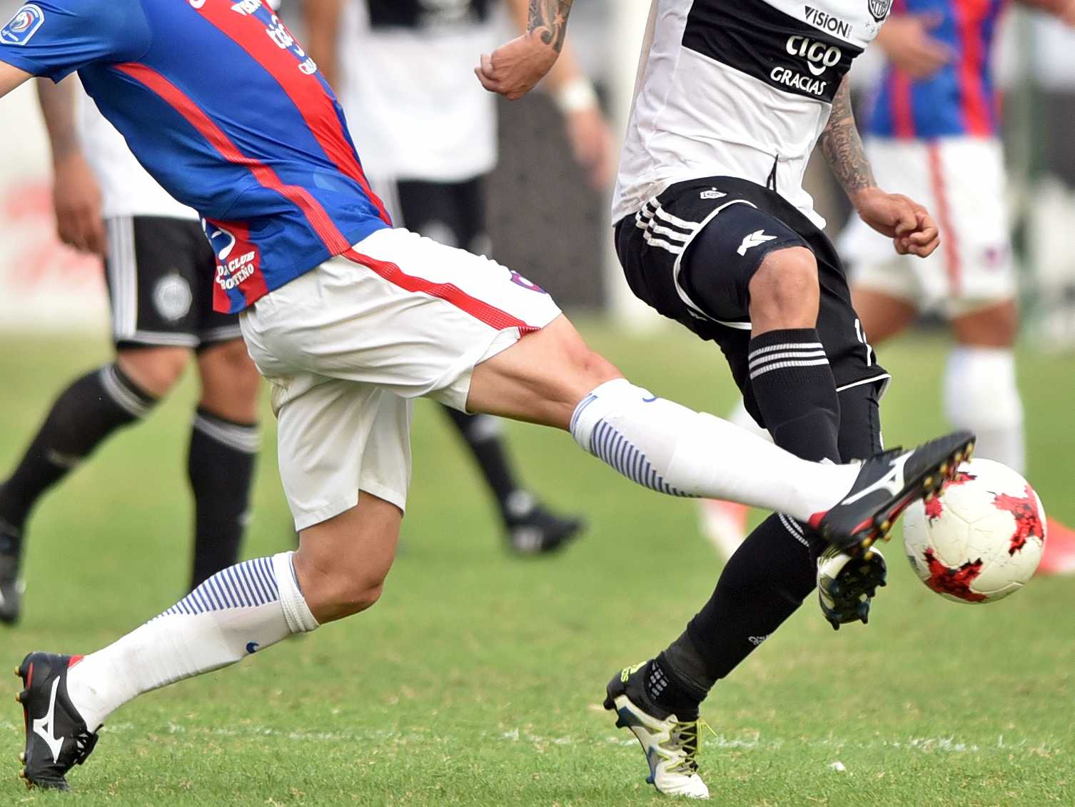 Exas alinean a sus equipos para el clásico