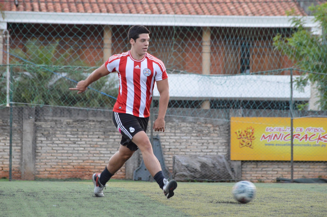 VOLVIÓ a rodar el balón