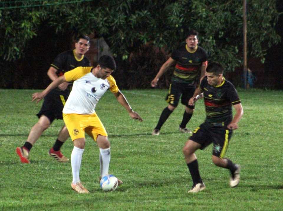 Clásico con expulsados, lesionados y todos los condimentos
